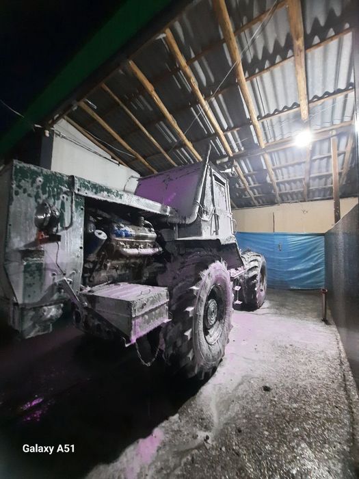 T 150 traktor  dokument  bor