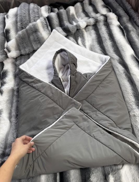 Продам конверт на выписку для новорожденных