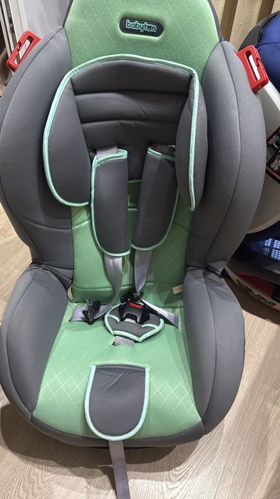 Автокресло Babyton 9-36 кг в хорошем состоянии.