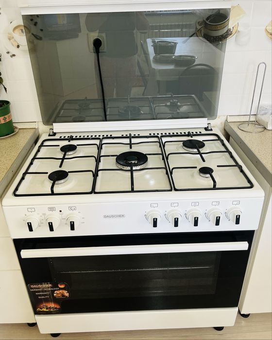 Срочно продам газовую плиту Dauscher
