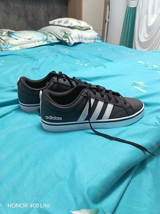 Adidasi  de la Adidas