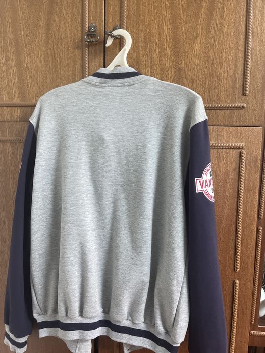 Бомбер на подростка 15- 16 лет