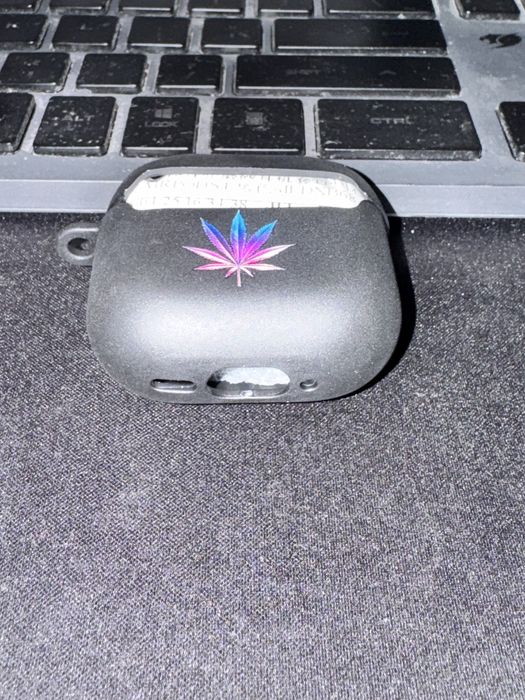 Чисто нов кейс за AirPods 4