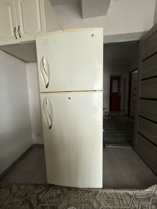 Продаю б/у холодильник LG