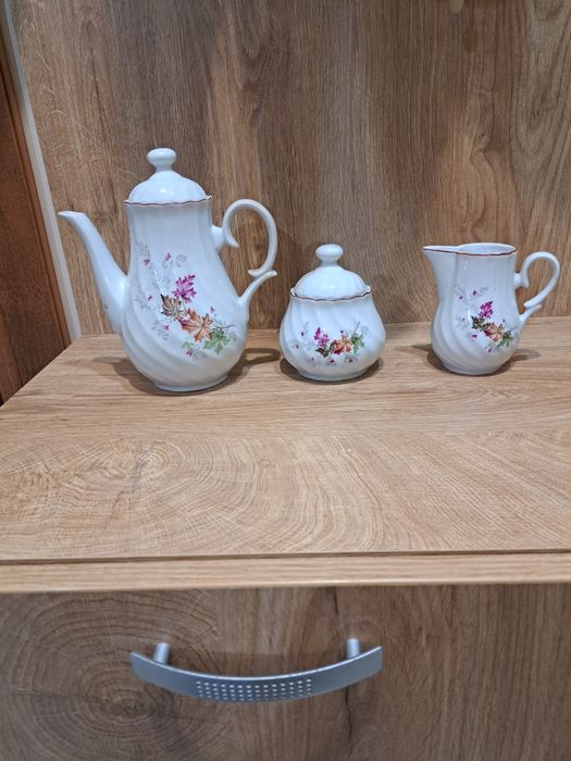 Чисто нови български порцеланови чинии и други красоти