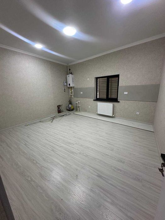 Срочно улица М.Ашрафий 3-комнатная квартира на земле Своя, с ремонтом