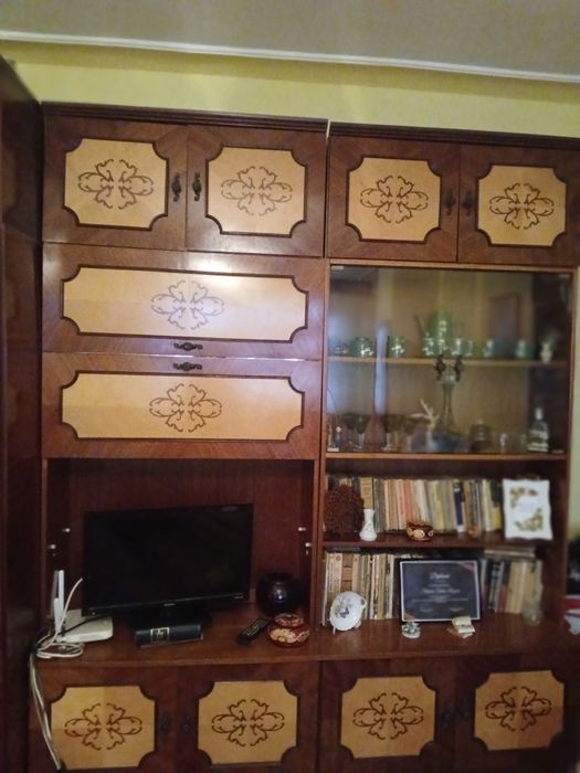 Mobila cu intarsii si furnir lemn de trandafir