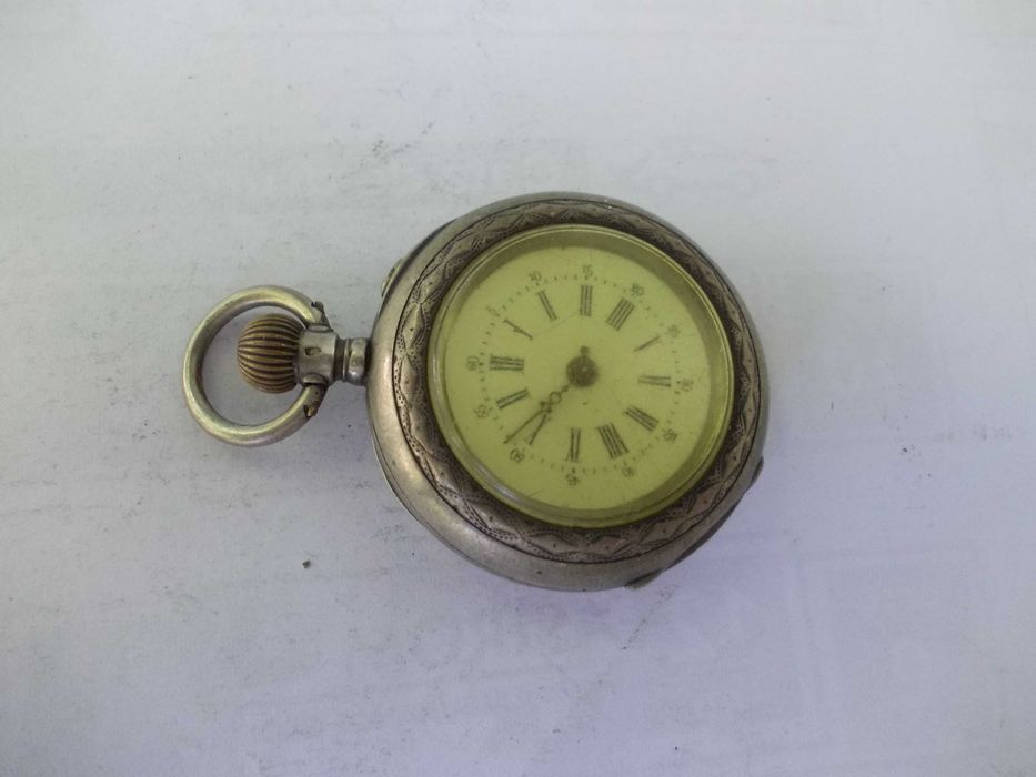 Ceas vechi din argint de buzunar defect 1