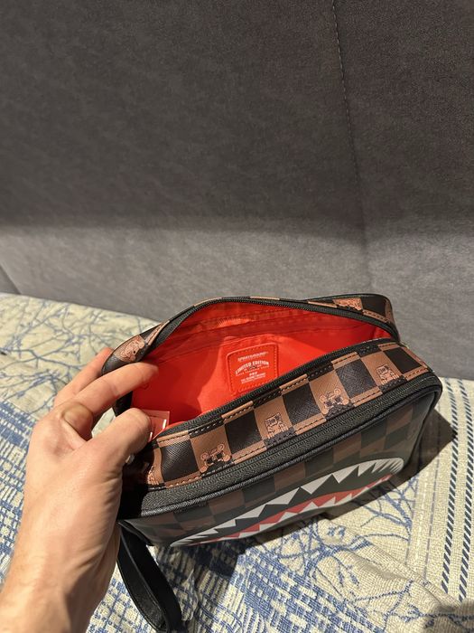 Продавам несесер SPRAYGROUND