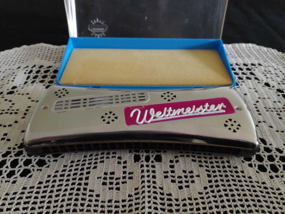 Четири стари хармоники, .
Цена 250 лева, общо. 
Пращам по Еконт.