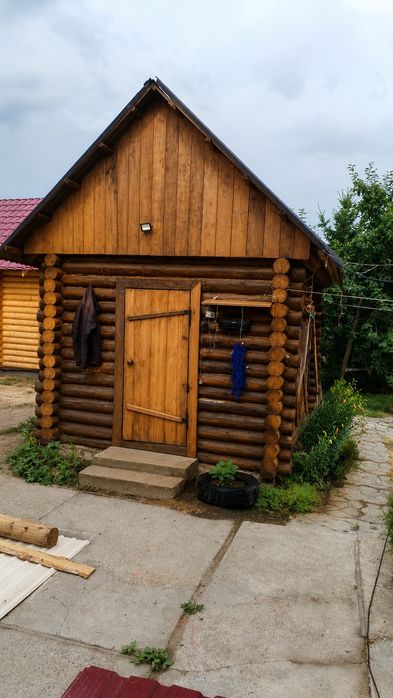 Продам баню СРОЧНО с целендровоного бревна на 17 диаметр