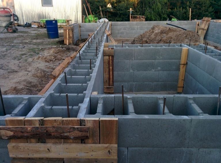 Несъемная опалубка сплитерный блок. Фундаментный блок