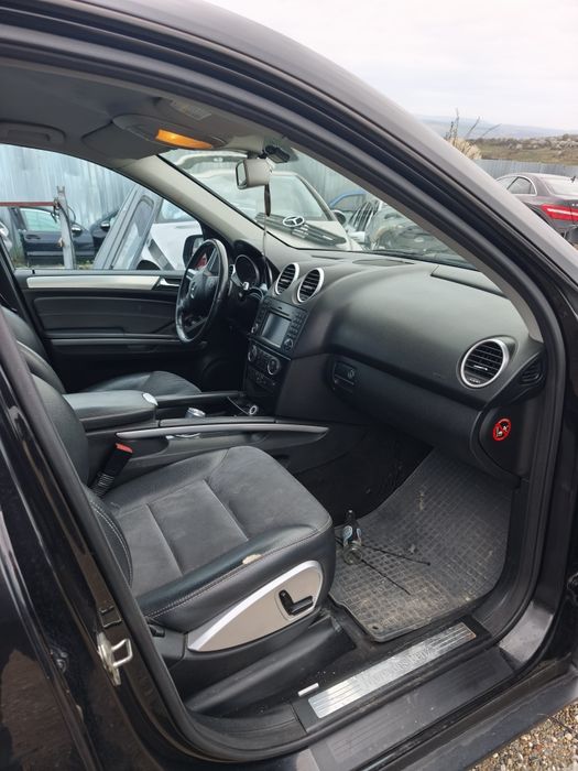 Dezmembrez Mercedes ML