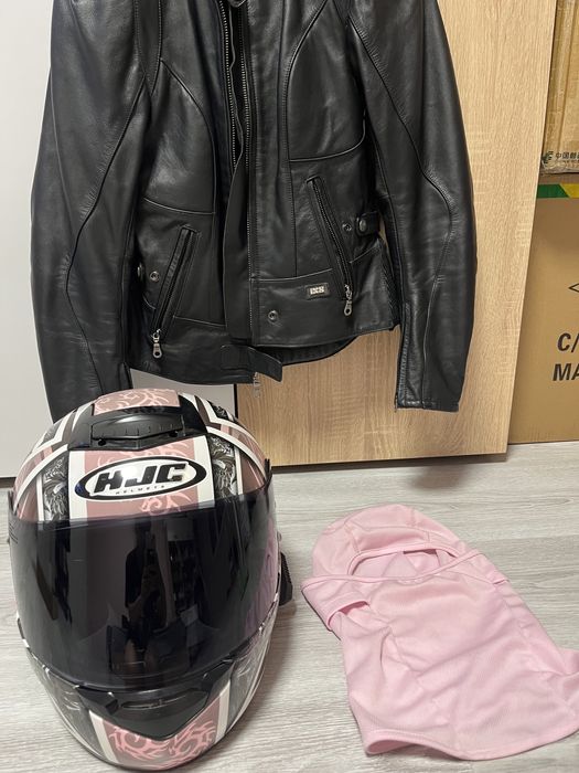 Продавам дамско мото яке IXS,каска HJC с интерком и ръкавици+ боне подарък