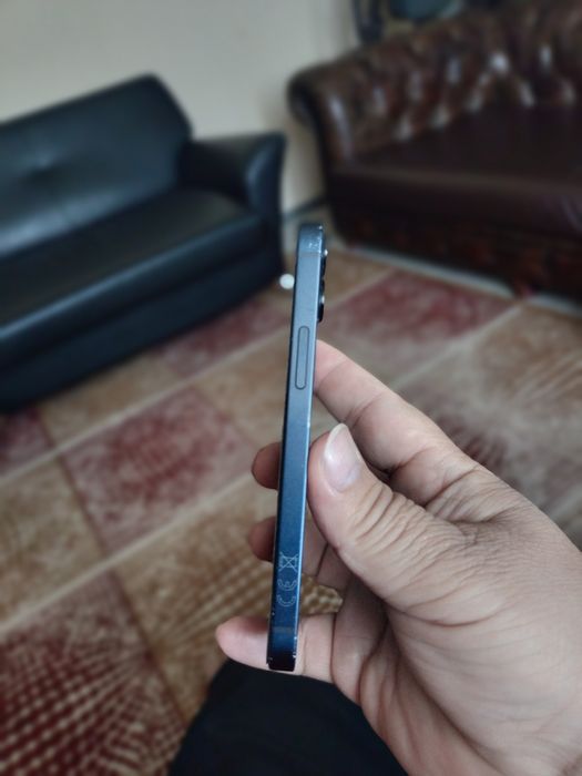 iPhone 12 mini в хорошем состоянии