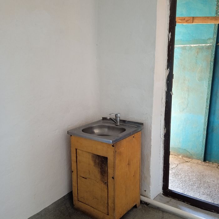 Адам 2комнатную времянку .