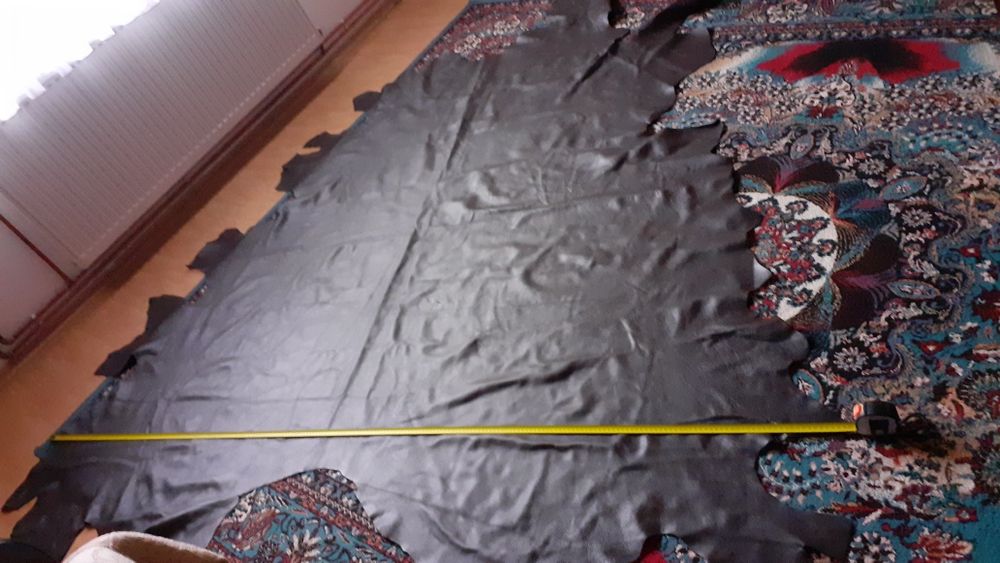 Piele vițel dintr-o o bucată de culoare maro inchis