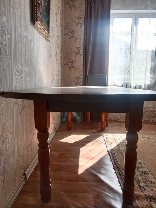 Стол в хорошем состоянии