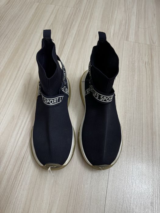 Женские спортивные кроссовки