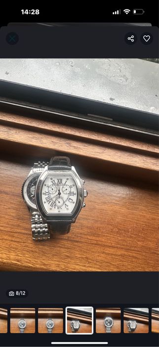 Два броя часовници