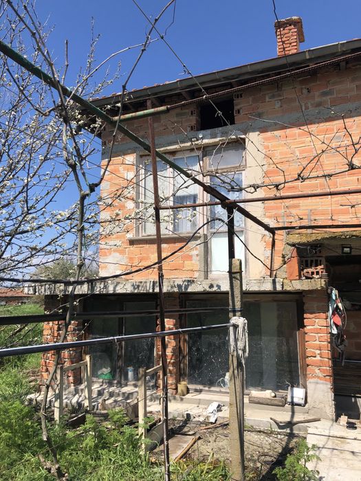 Продавам къща в село