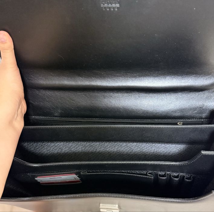 Продается кожаный портфель Petek 1855