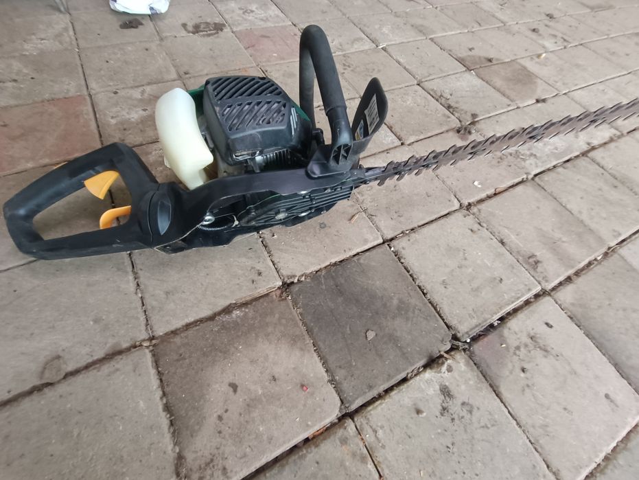 Trimmer benzină pentru tăiat gard viu
