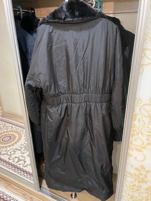 Продам куртку парку женскую и кепки