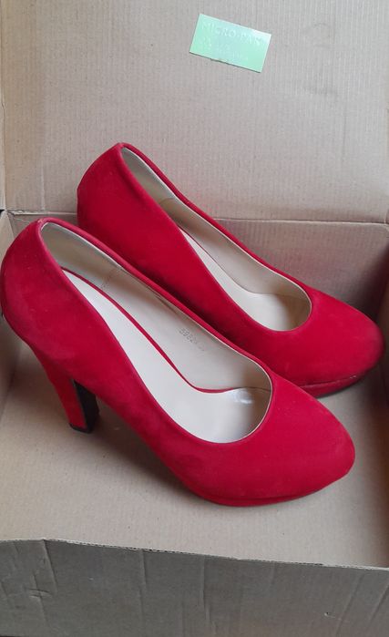 Pantofi cu toc înalt