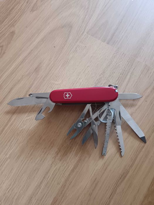 Briceag Victorinox SwissChamp Original (33 funcții) - Stare impecabilă / Ca Nou