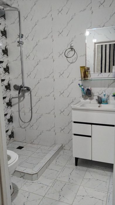 Srochno Duplex kvartira sotiladi zamona toyxona tarafda