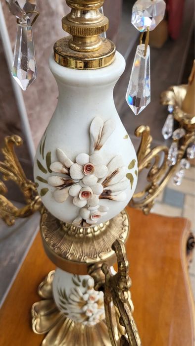 Прелестна настолна лампа CAPODIMONTE