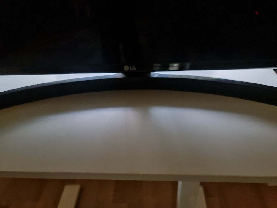 Tv LG cu diag 110 si tv samsung cu diag de 81