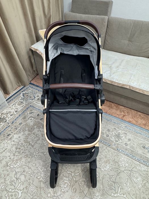 Продам коляску универсальную 3 в 1