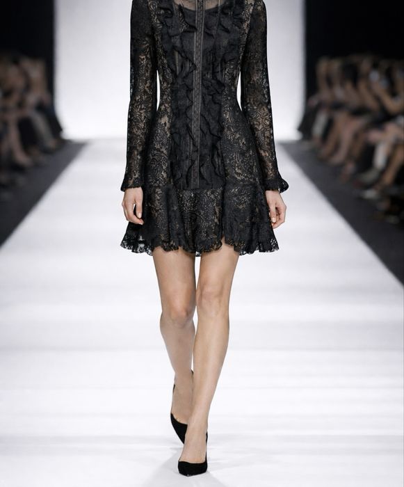 Елегантна дантелена рокля BCBG Max Azria