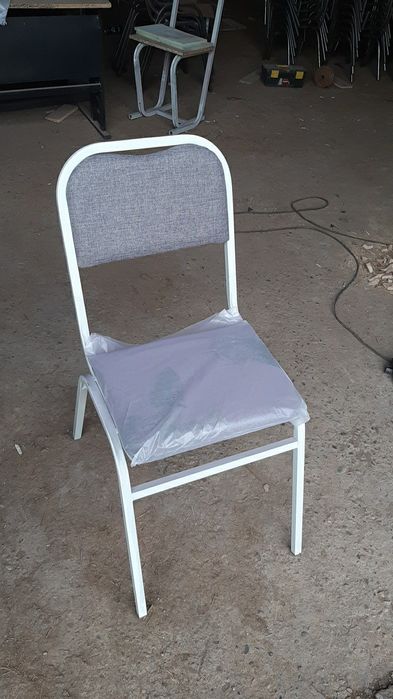 Стулья для посетителей и для активного зала