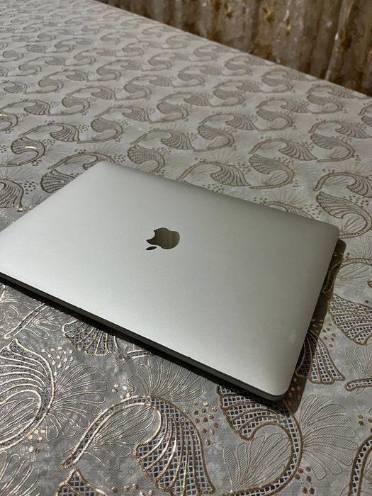 Macbook pro m1. 8/258gb
