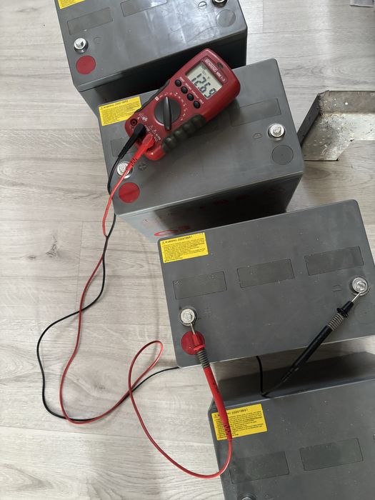 Se vind 4 acumulati gel CSB