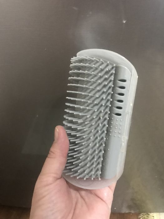 Настенная угловая щетка для кошек