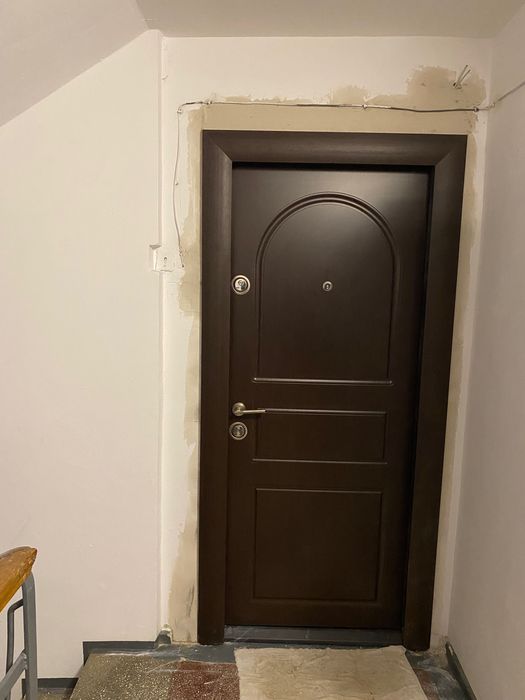 Vând apartament 4 camere 2 băi pe strada Smirodava bl 4 etaj 2