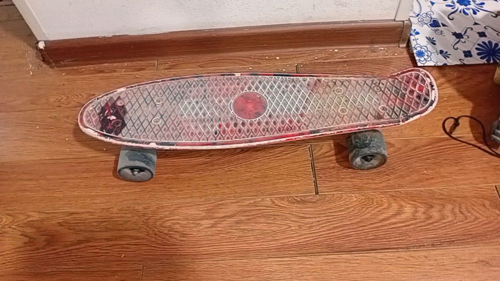 2 скейта и ролики