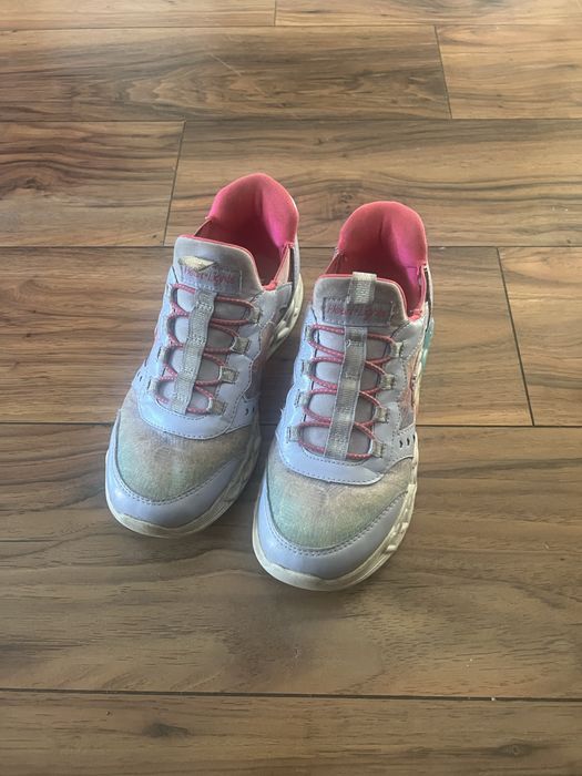 Adidasi Skechers fetite