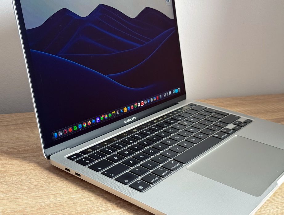 MacBook PRO M1 13 inch | 8GB Ram | 256 GB Full Box - stare foarte bună