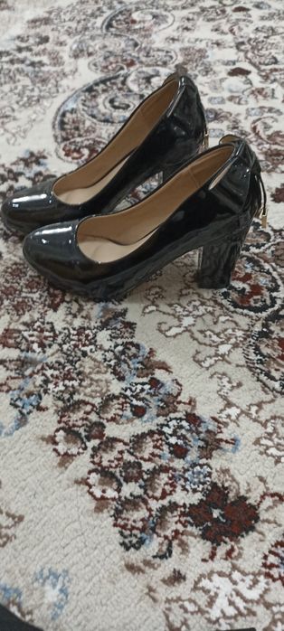 Женские туфли лакированные