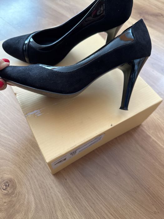 Черни обувки