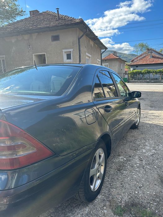 Мерцедес с220 2001година