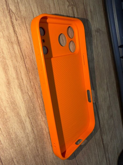 Продаю стильный чехол из эко‑кожи для iPhone 17 Pro Max