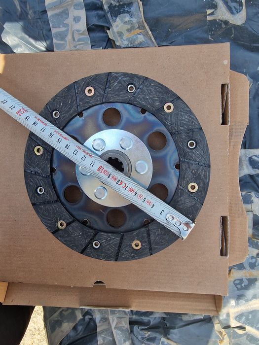 Disc ambreiaj tractor fiat 211.215.cu diametrul de 185 mm pe original
