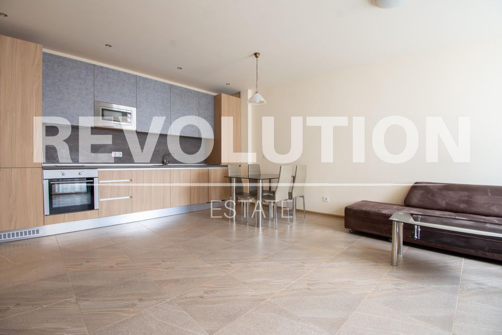 Дава се под наем Тристаен апартамент в София, Витоша - 80 кв.м за 900 € - Снимка #3