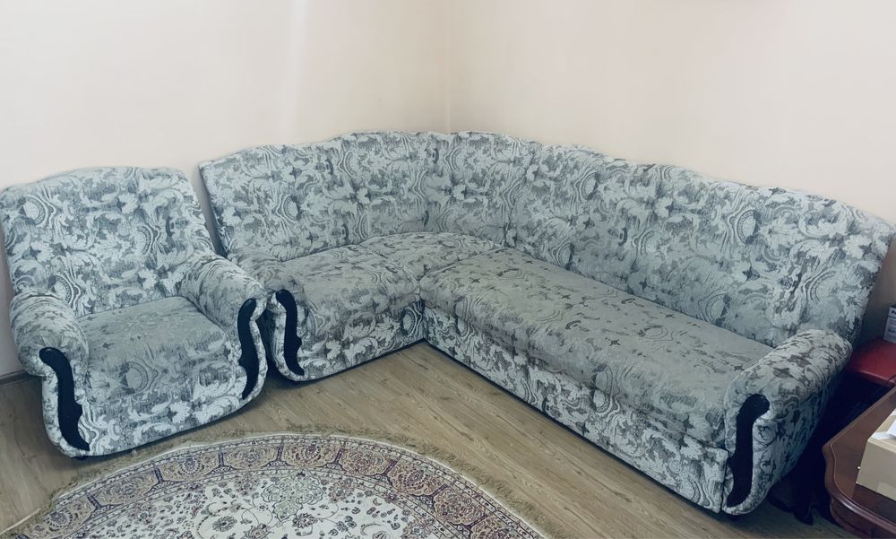 Угловой диван и кресло